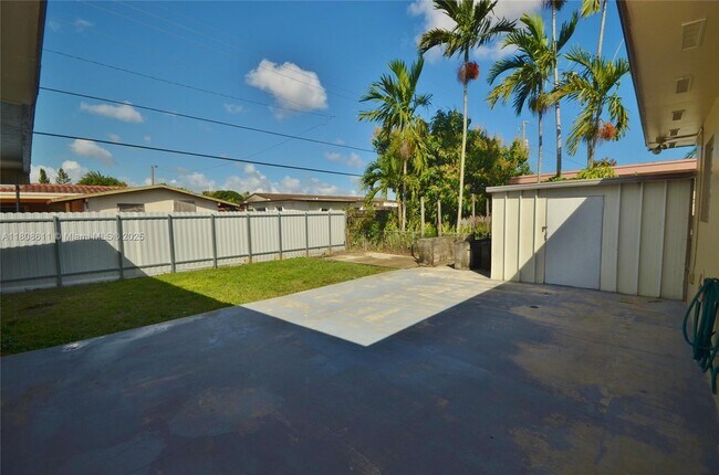 Building Photo - 481 W 55th Pl