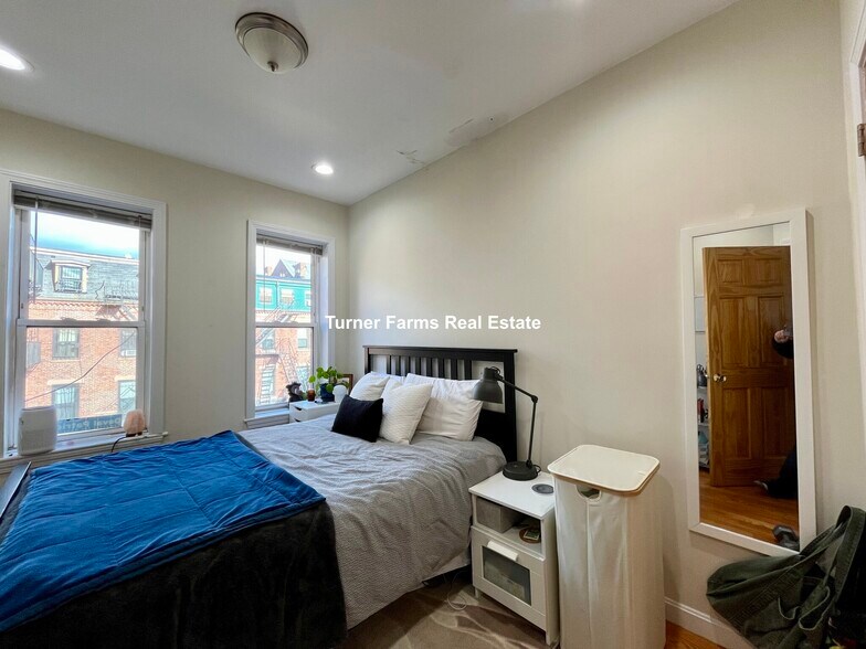 Building Photo - 179 Northampton St