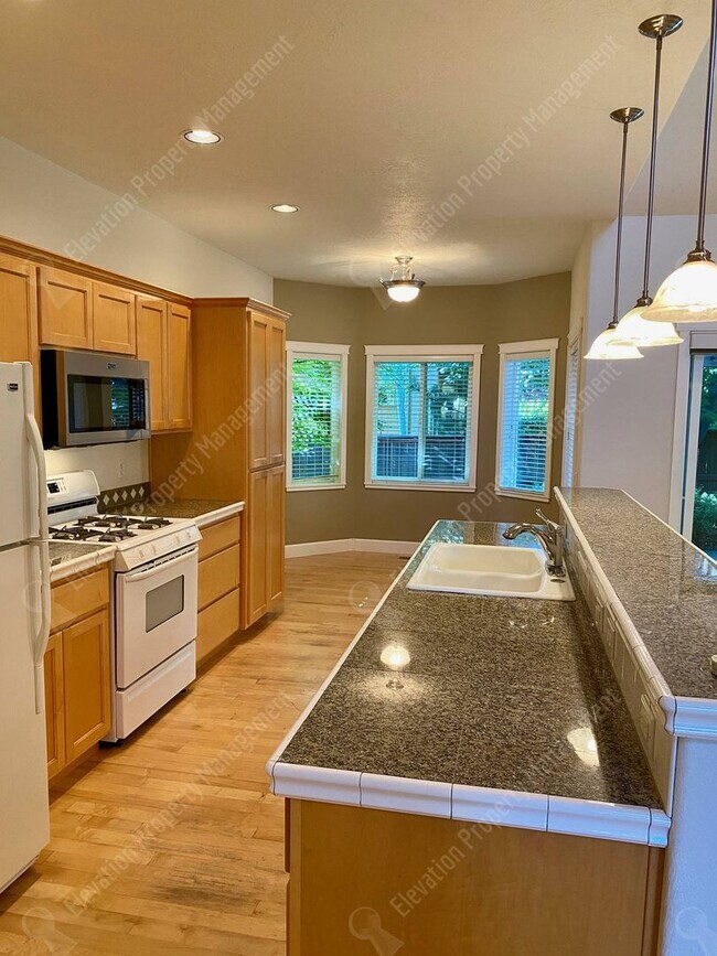 Building Photo - 3-BR 2-BA Boyd Acres Beauty