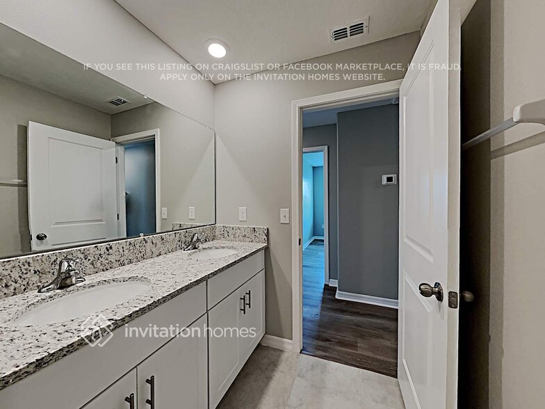 Building Photo - 11908 Miracle Mile Dr