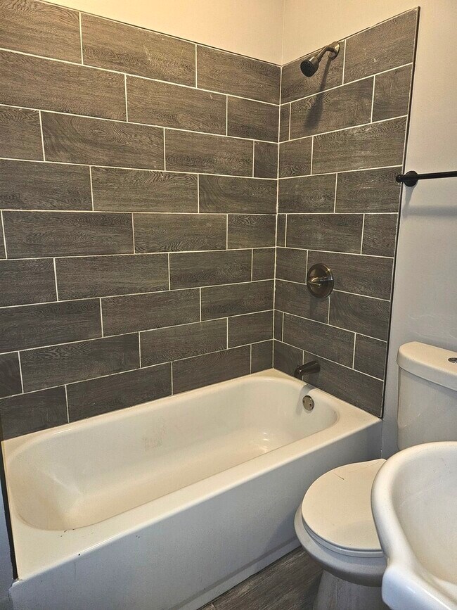 Building Photo - 11118 S Edbrooke Ave