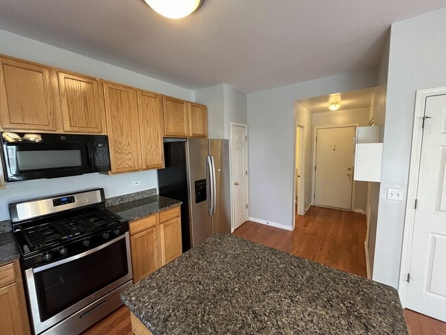 Building Photo - 3896 Baybrook Dr