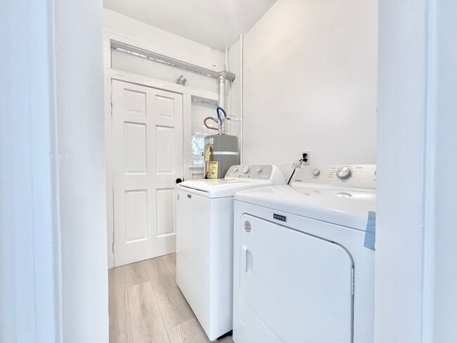 Building Photo - 707 W 48th St