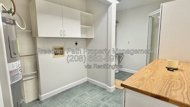 Building Photo - 116 S Dart St
