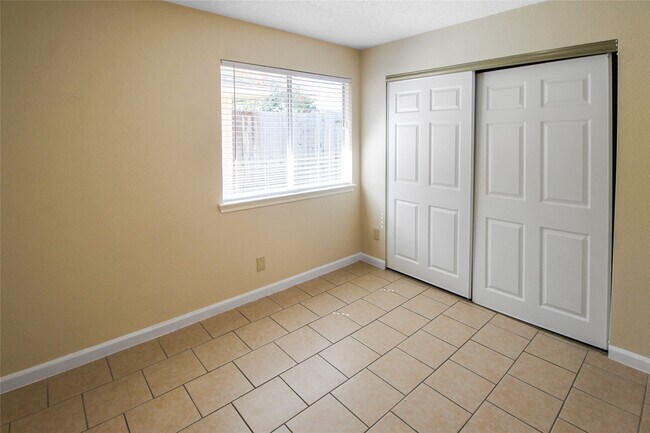 Building Photo - 11614 Gullwood Dr