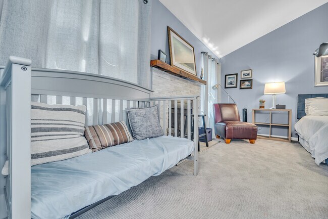 Building Photo - 586 Saint James Walk SE