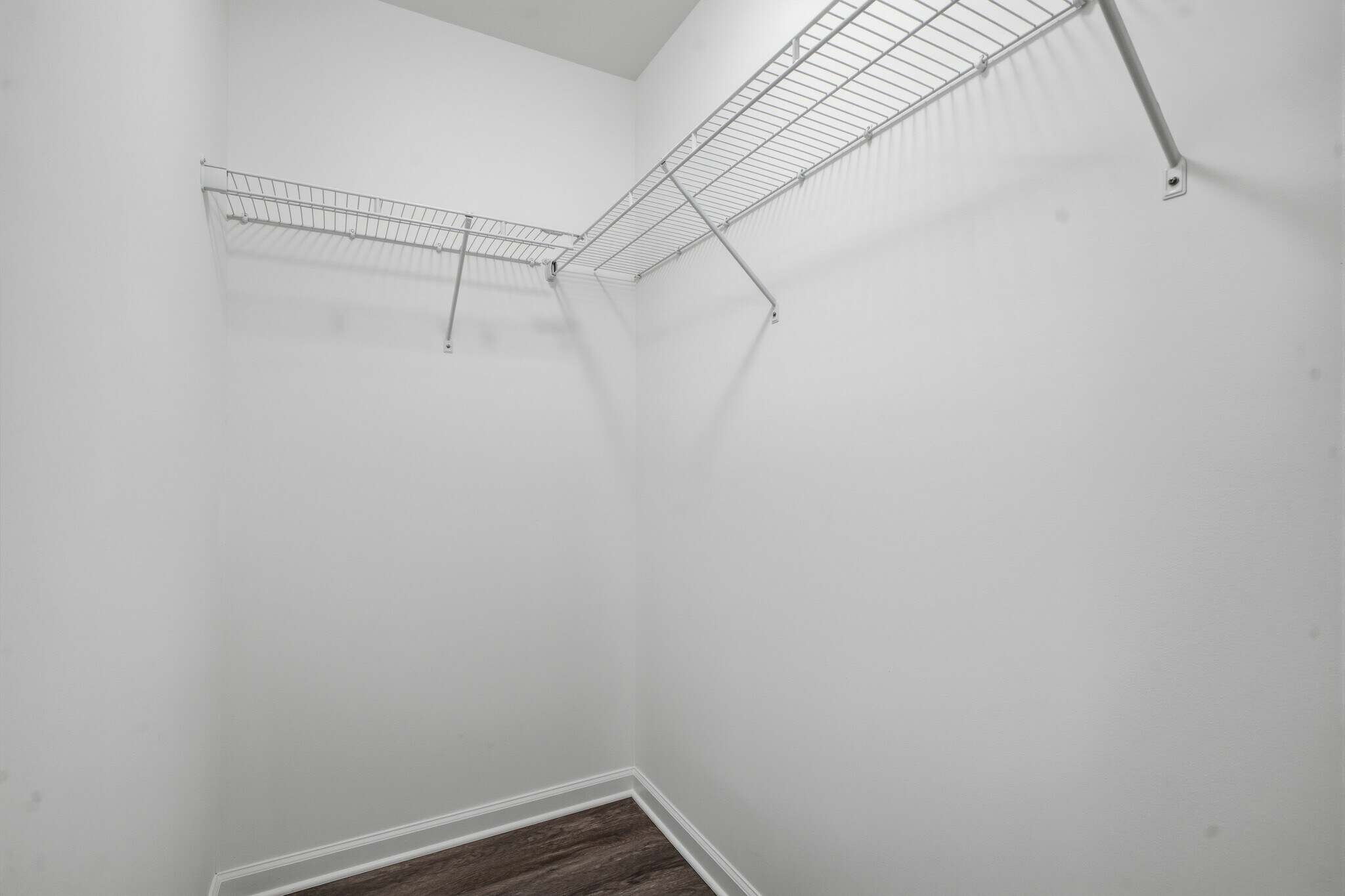 Building Photo - 1250 E 7th St