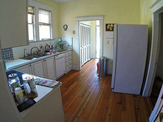 Building Photo - 2000 S Miami Ave