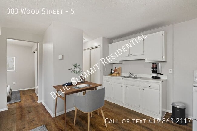 Building Photo - 383 Wood St