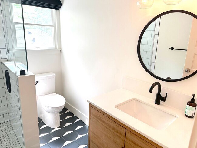 Building Photo - Beautiful 4- Bedroom North End Home