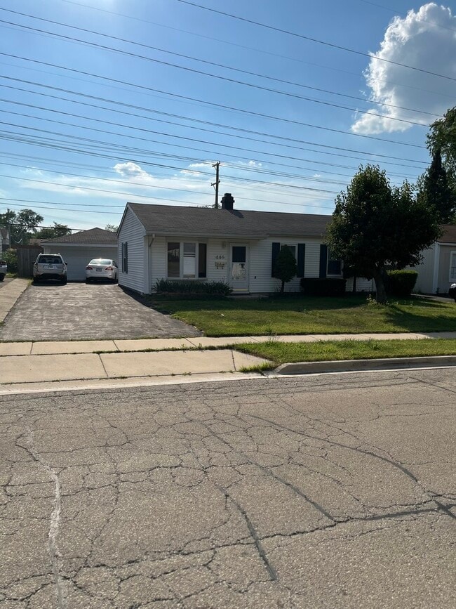 Building Photo - 446 Montrose Dr
