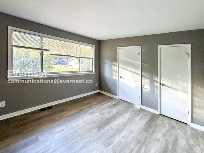 Building Photo - 937 Hickory Dr