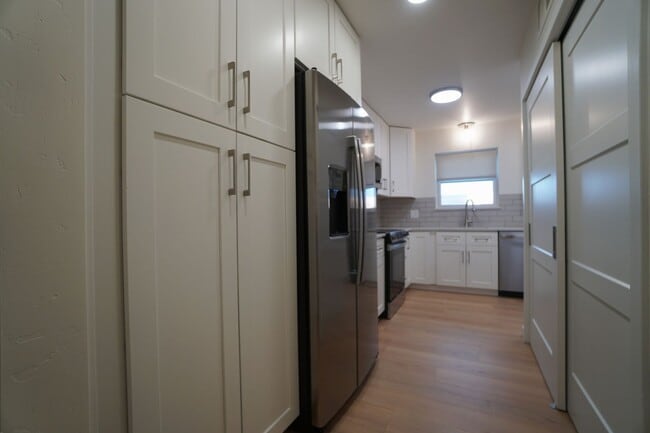 Building Photo - 2905 Mesa Rd