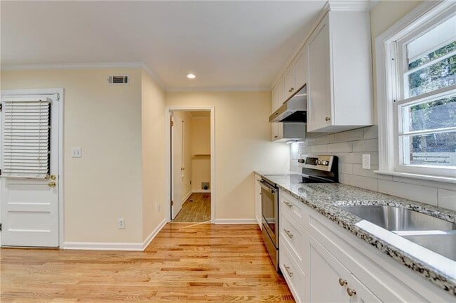 Building Photo - 4597 Briarcliff Rd NE
