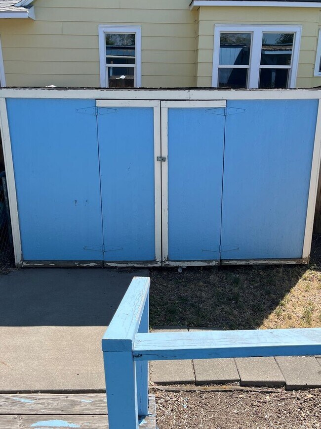 Building Photo - 2 Bedroom 1 bath in Suburbs