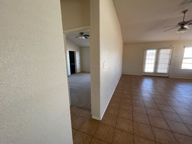 Building Photo - Ready For Move In - Large & Roomy 1 Story 4 Bed 2 Bath in NW San Antonio - Must See!