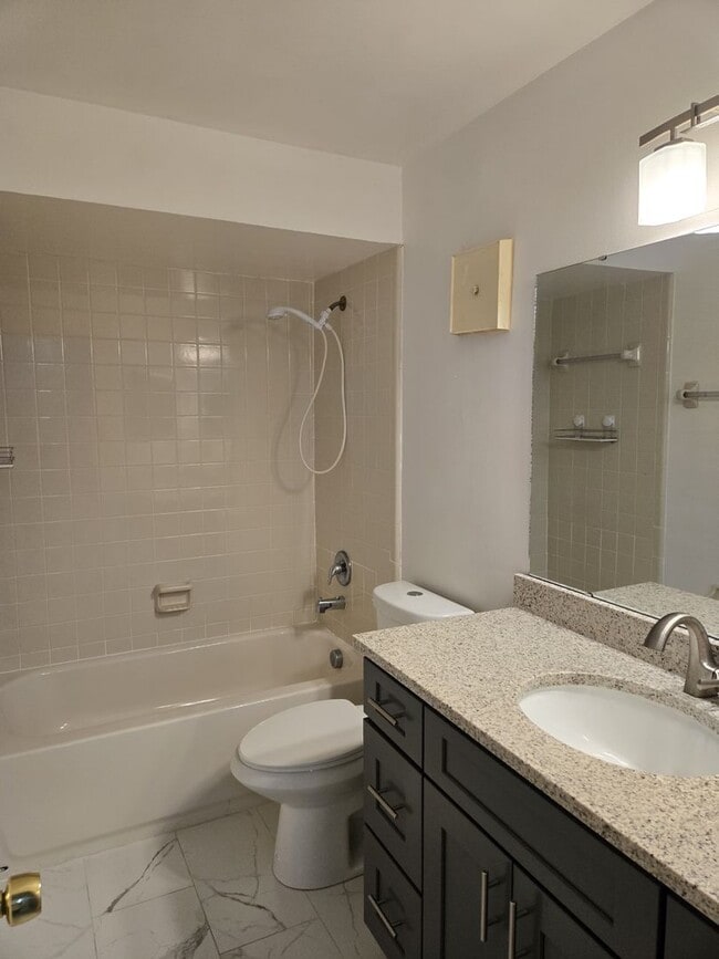Building Photo - 2738 Hunt Club Ln