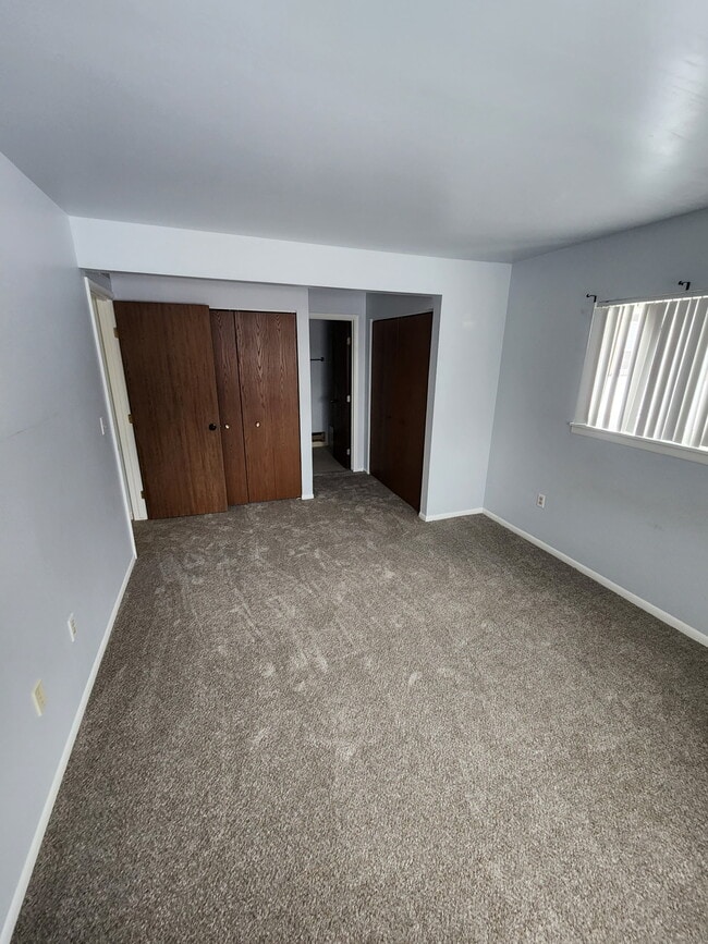 Building Photo - 1472 W Chateau Vert