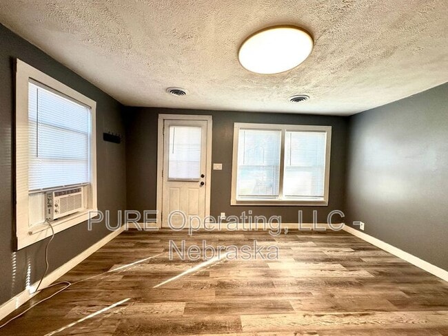 Building Photo - 1230 State St