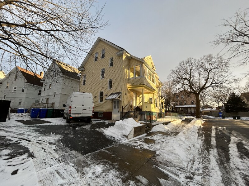 Building Photo - 132 Alderman St