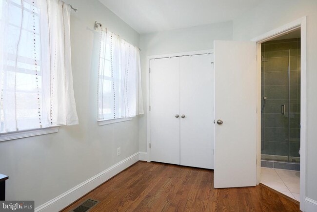 Building Photo - 421 Longfellow St NW