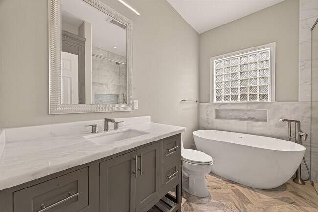 Building Photo - 2405 Southgate Blvd