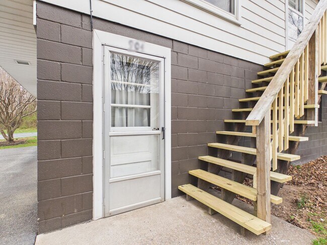 Building Photo - 904 Mount Pleasant Rd