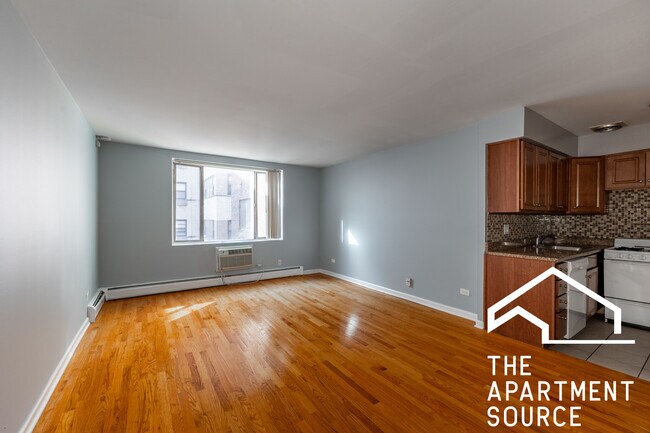 Building Photo - 5820 N Sheridan Rd