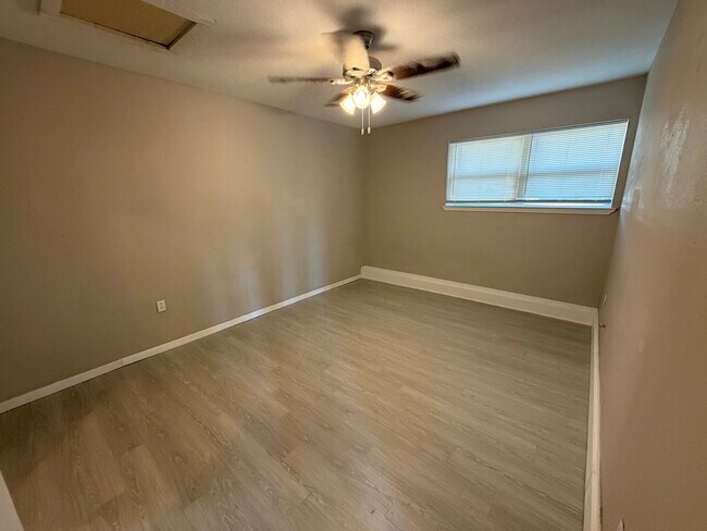 Building Photo - 5412 39th Dr