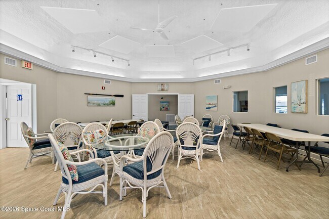 Building Photo - 601 Shorewood Dr