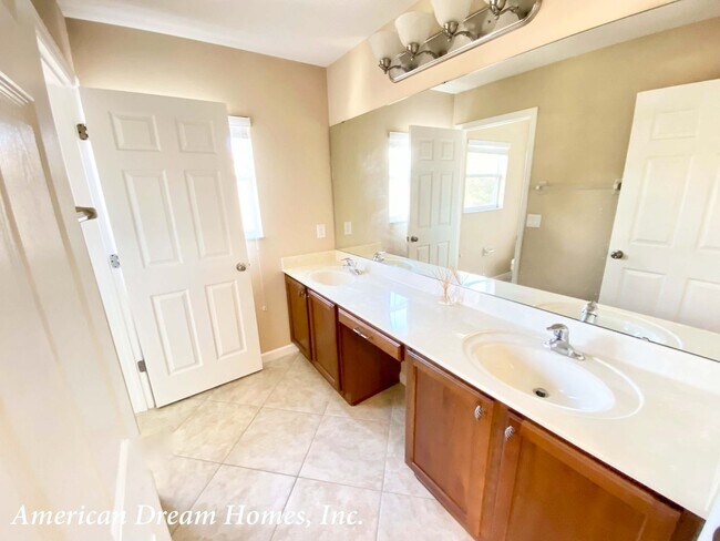 Building Photo - 10973 Willow Ridge Loop