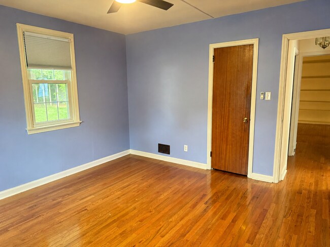 Building Photo - Beautiful 3 Bedroom 1 bathroom Cape Cod with Bonus Room!