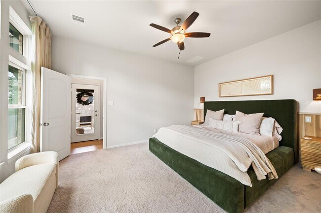 Building Photo - 531 Carina Gaze Dr