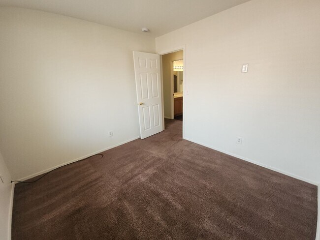 Building Photo - Two story in well established Las Vegas neighborhood
