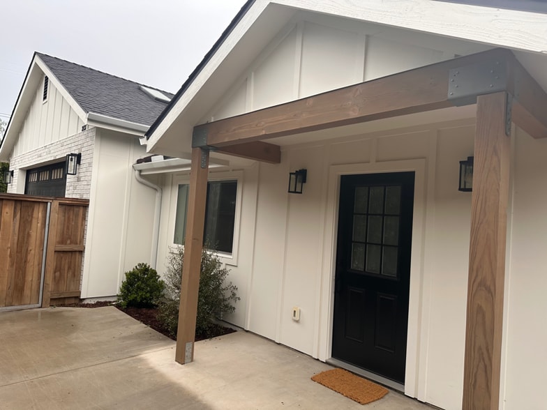 Primary Photo - 2130 Lemon Ave