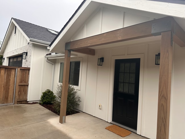 Building Photo - 2130 Lemon Ave