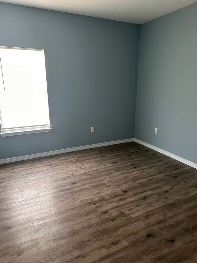 Building Photo - Beautiful 3 Bedroom/ 2 Bath Home