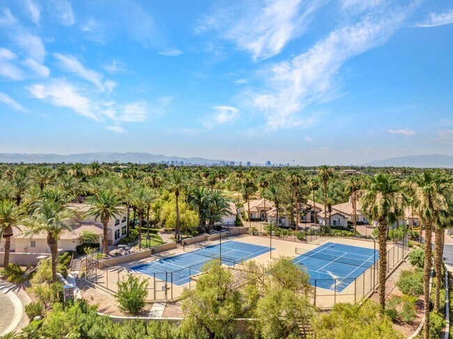 Building Photo - Beautiful 2 Bed 2 Bath ground floor condo in Guard Gated Green Valley Community. 1 Car garage!