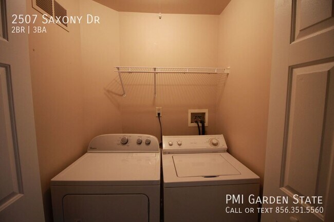 Building Photo - 2507 Saxony Dr