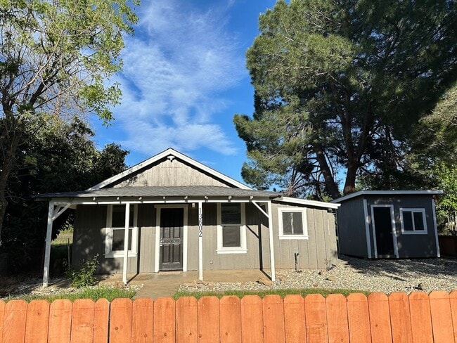 Building Photo - Charming One Bedroom in the Heart of Red Bluff! Pet Friendly!