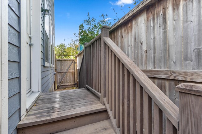 Building Photo - 1221 W 23rd St