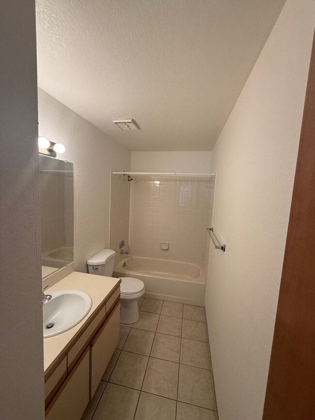 Building Photo - 5520 Stonewall Pl