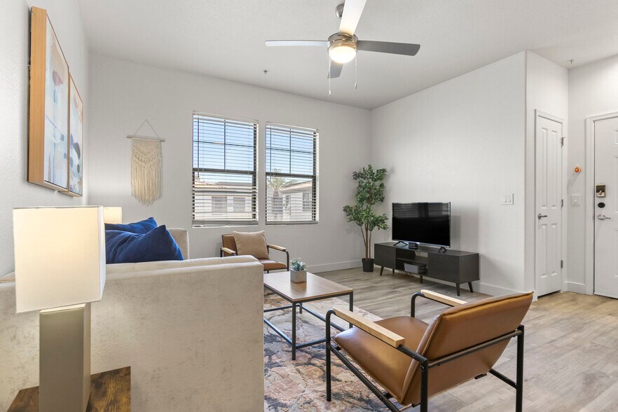 Building Photo - 9450 W Cabela Dr