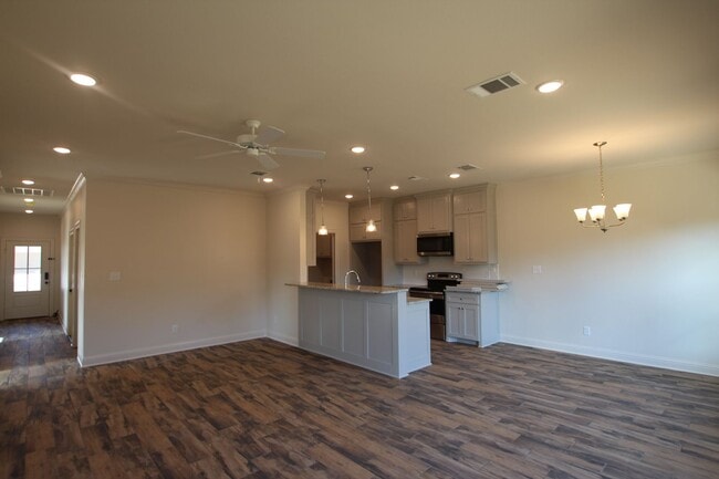 Building Photo - Available Now! 3/2/2 in Whitehouse ISD!!