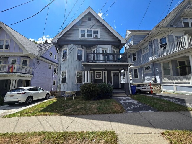 Building Photo - Charming duplex - Deck - Parking - Laundry