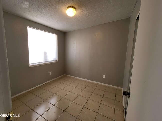 Building Photo - 302 Limonite Cir