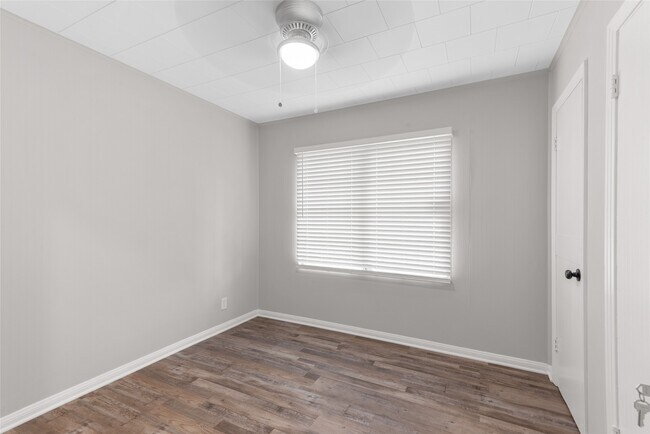 Building Photo - 3734 Daphne St