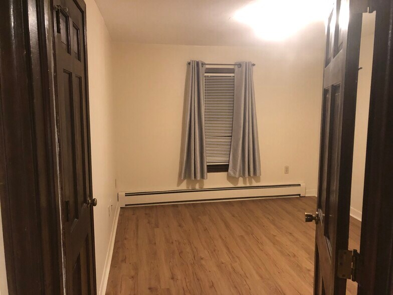 Building Photo - 7 Grandview Rd