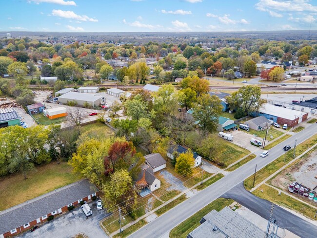 Building Photo - Beautifully Remodeled 4 Bedroom 2 bath Home