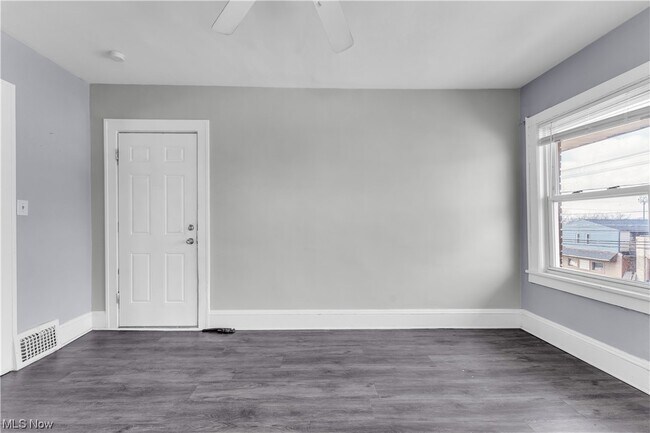 Building Photo - 4657 Warner Rd